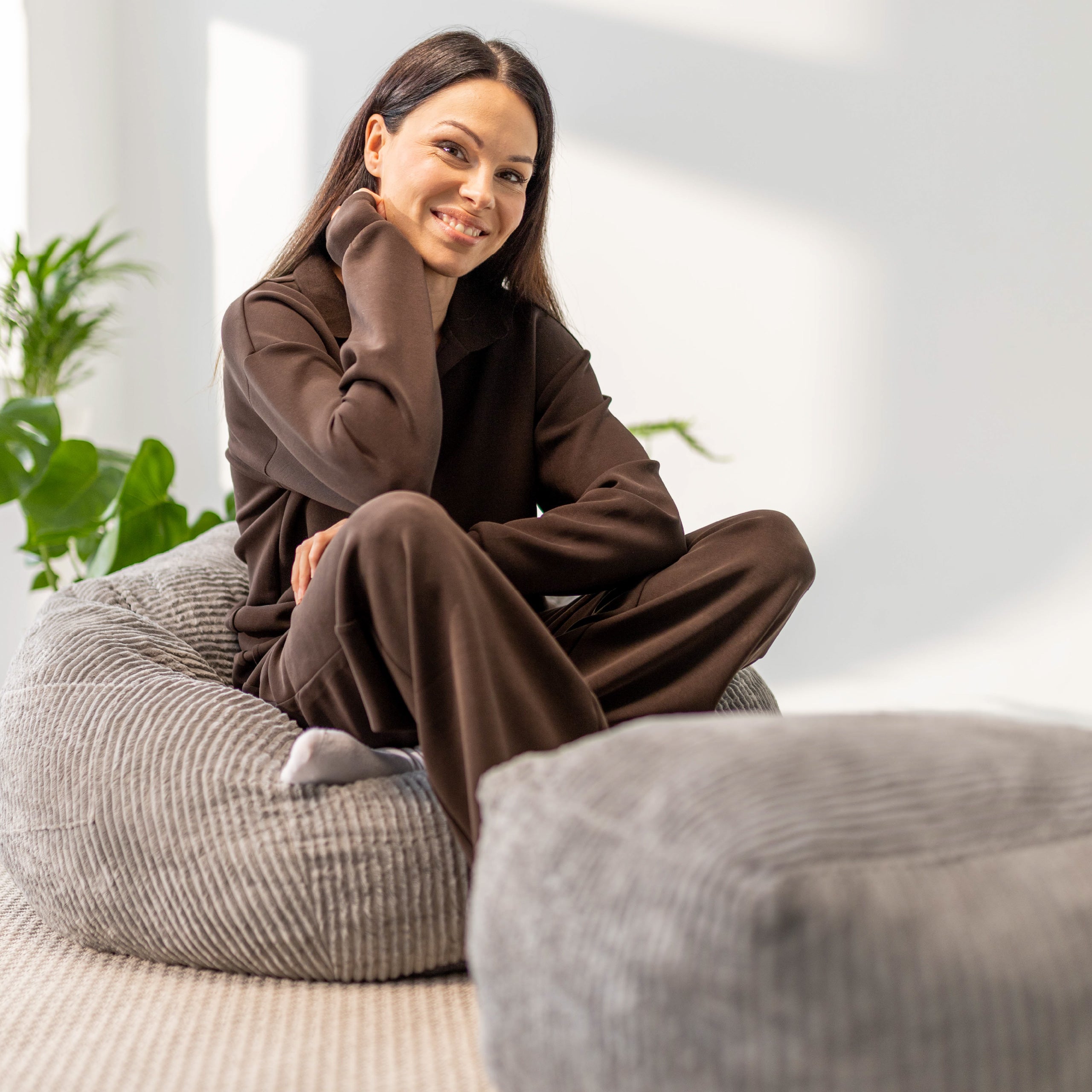 Poltrona-pouf in velluto a coste con poggiapiedi Mark Adler Comfy 3.0 Grey