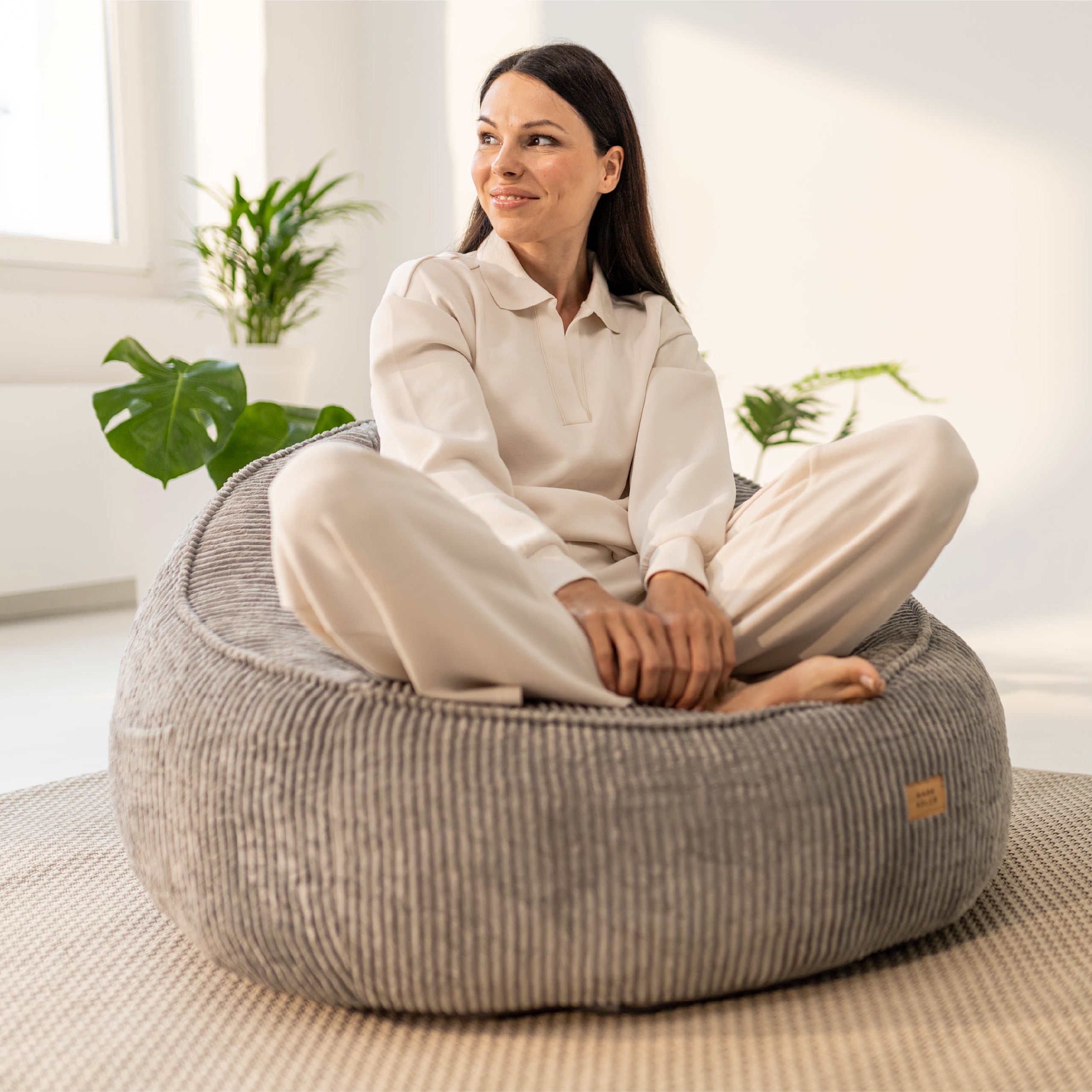 Poltrona pouf con schienale in velluto a coste Mark Adler Comfy 4.0 Grey
