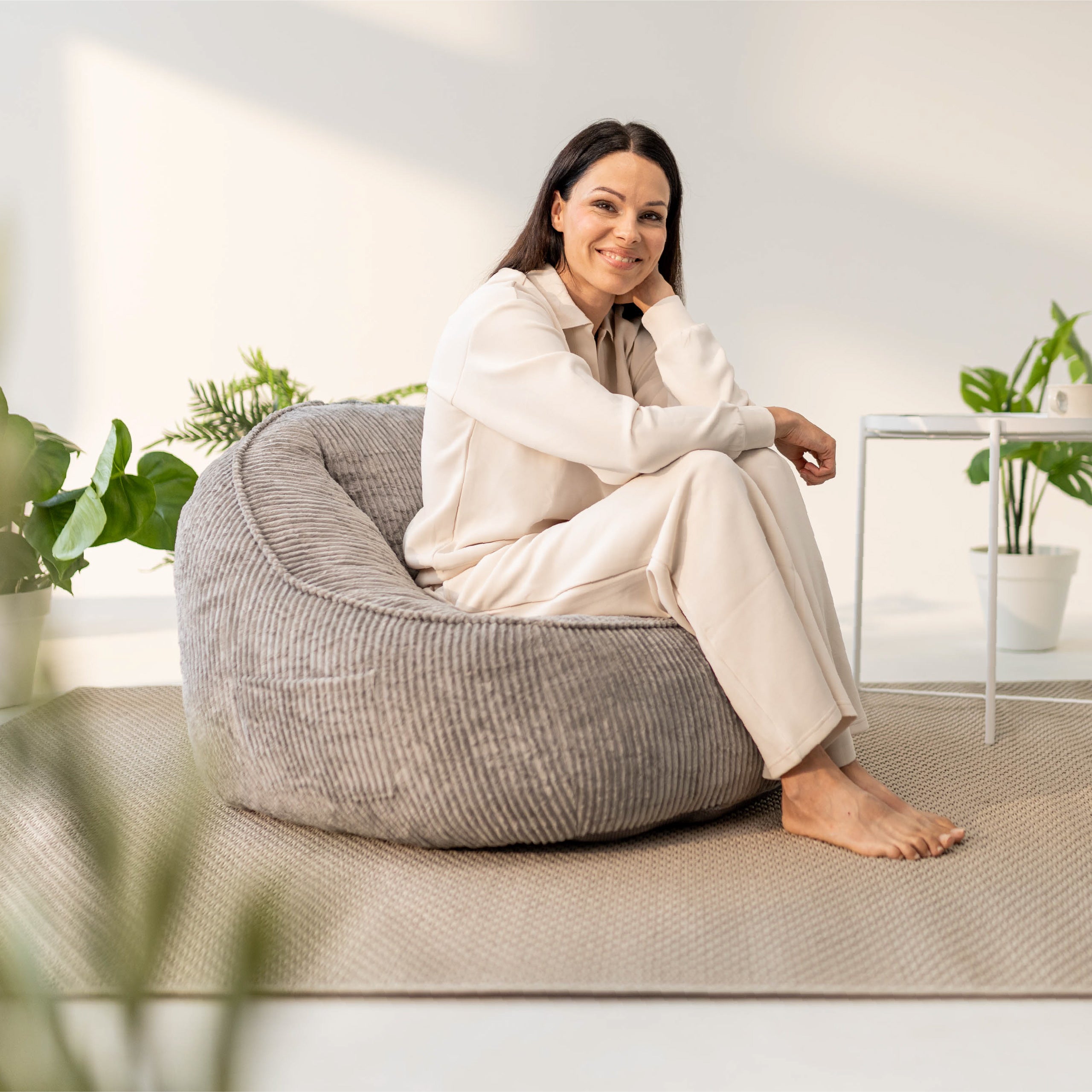 Poltrona pouf con schienale in velluto a coste Mark Adler Comfy 4.0 Grey