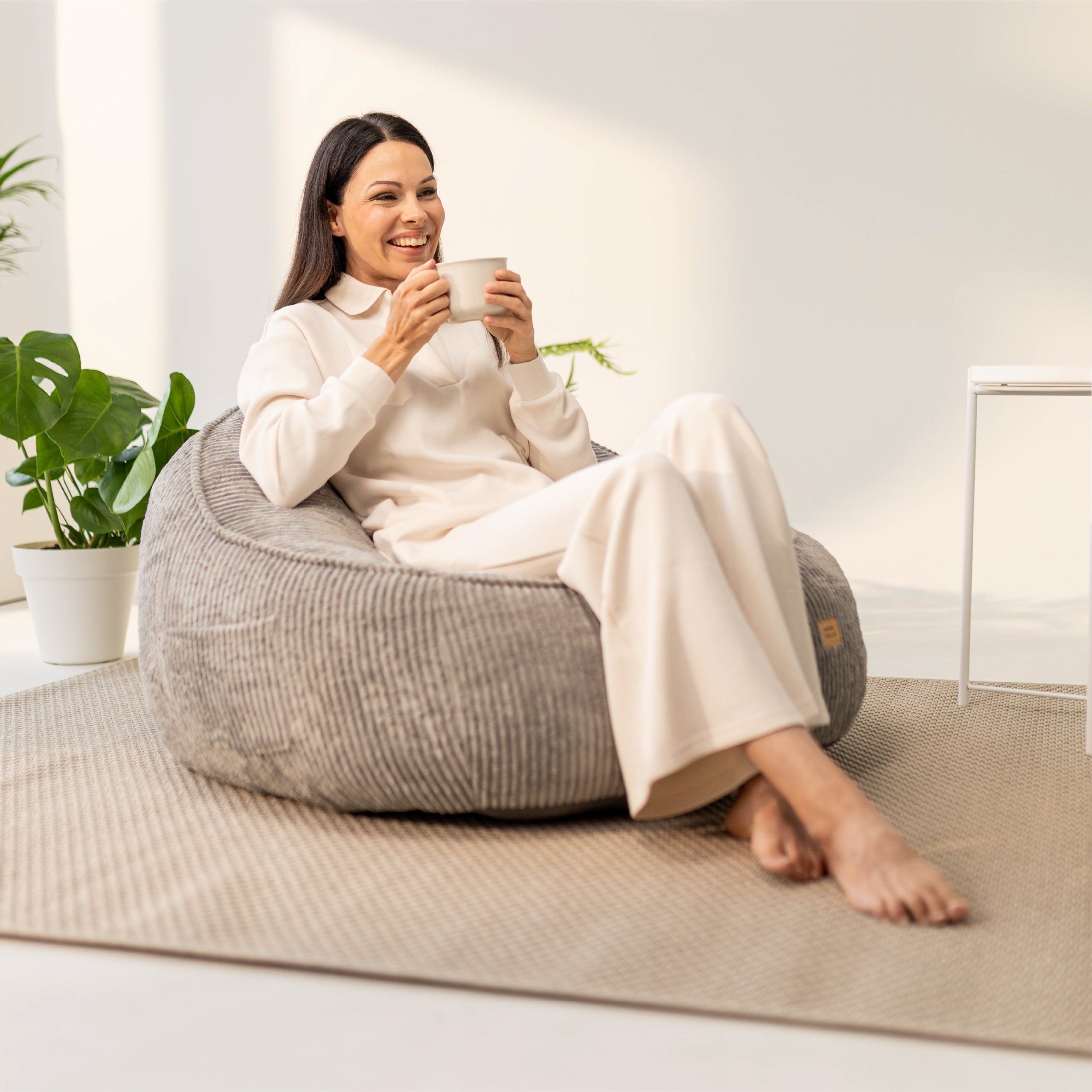 Poltrona pouf con schienale in velluto a coste Mark Adler Comfy 4.0 Grey