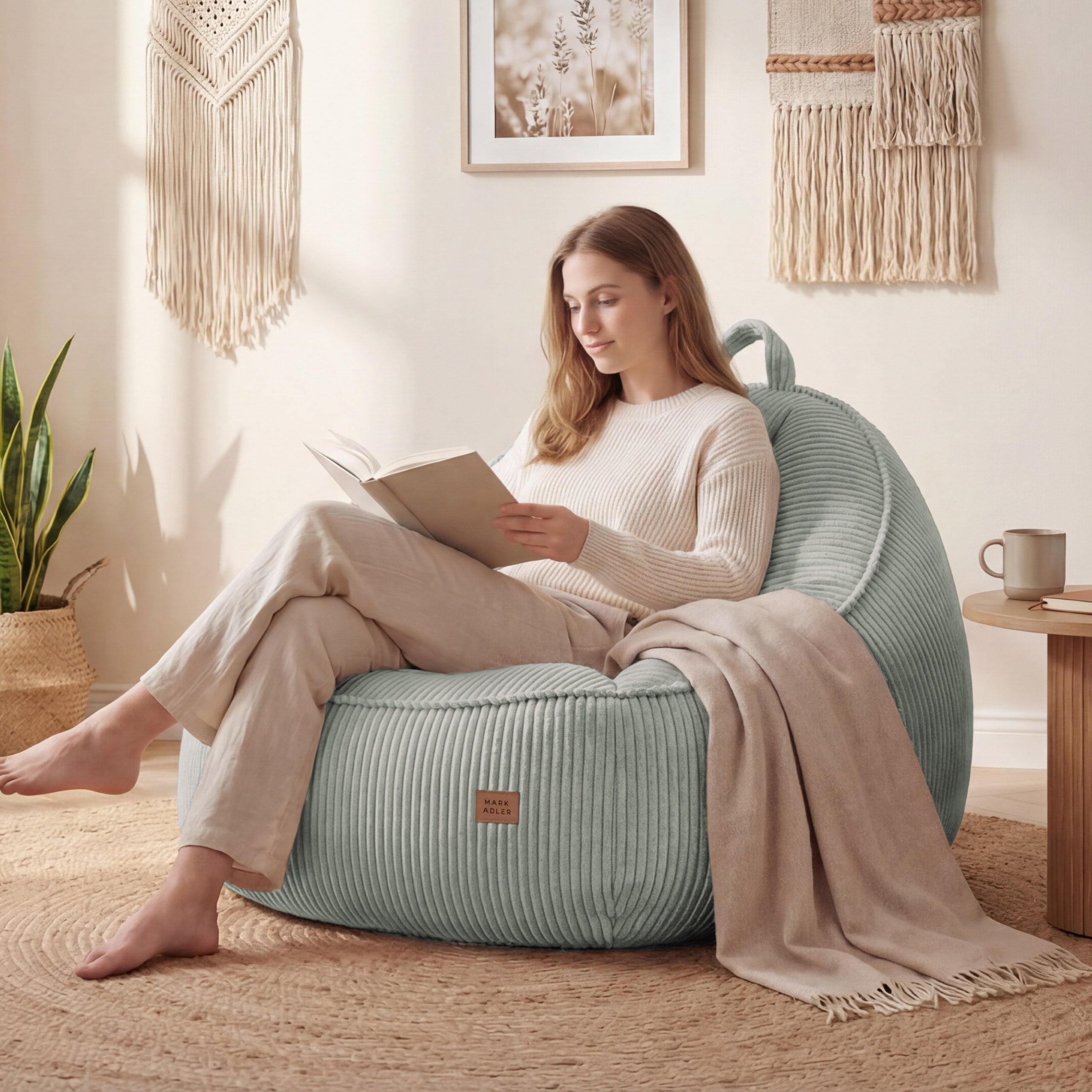 Poltrona-pouf con schienale in velluto a coste Mark Adler Comfy 4.0 Sage