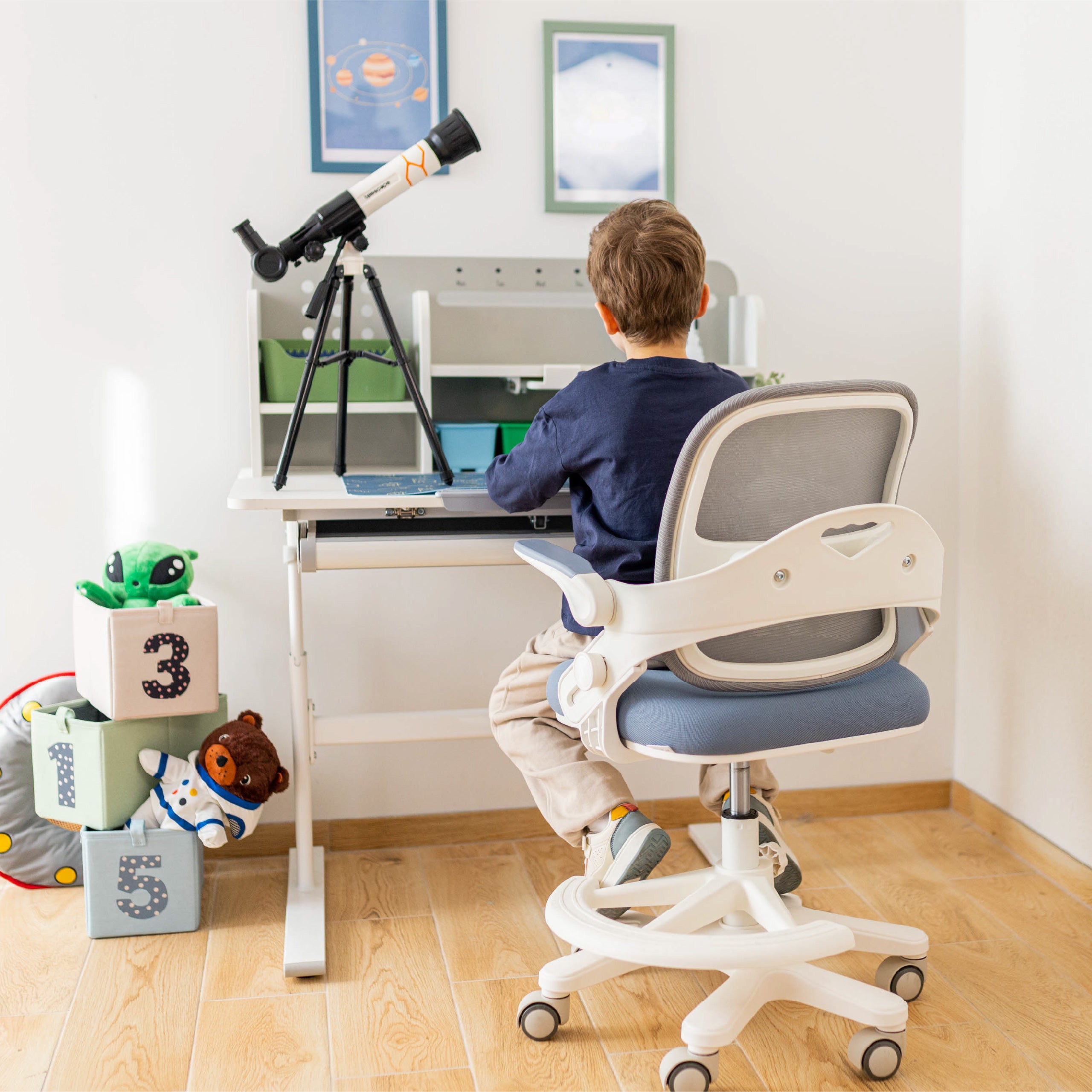 Scrivania ergonomica per bambini Mark Adler Study 5.0 Grey 90 cm