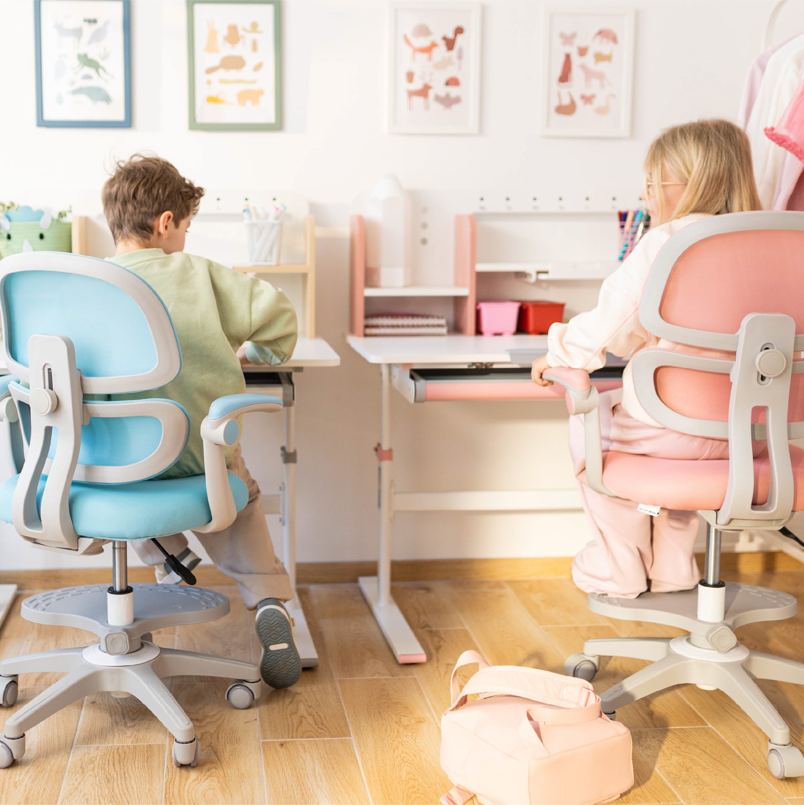 Poltrona ergonomica per bambini Mark Adler Junior 4.4 Pink