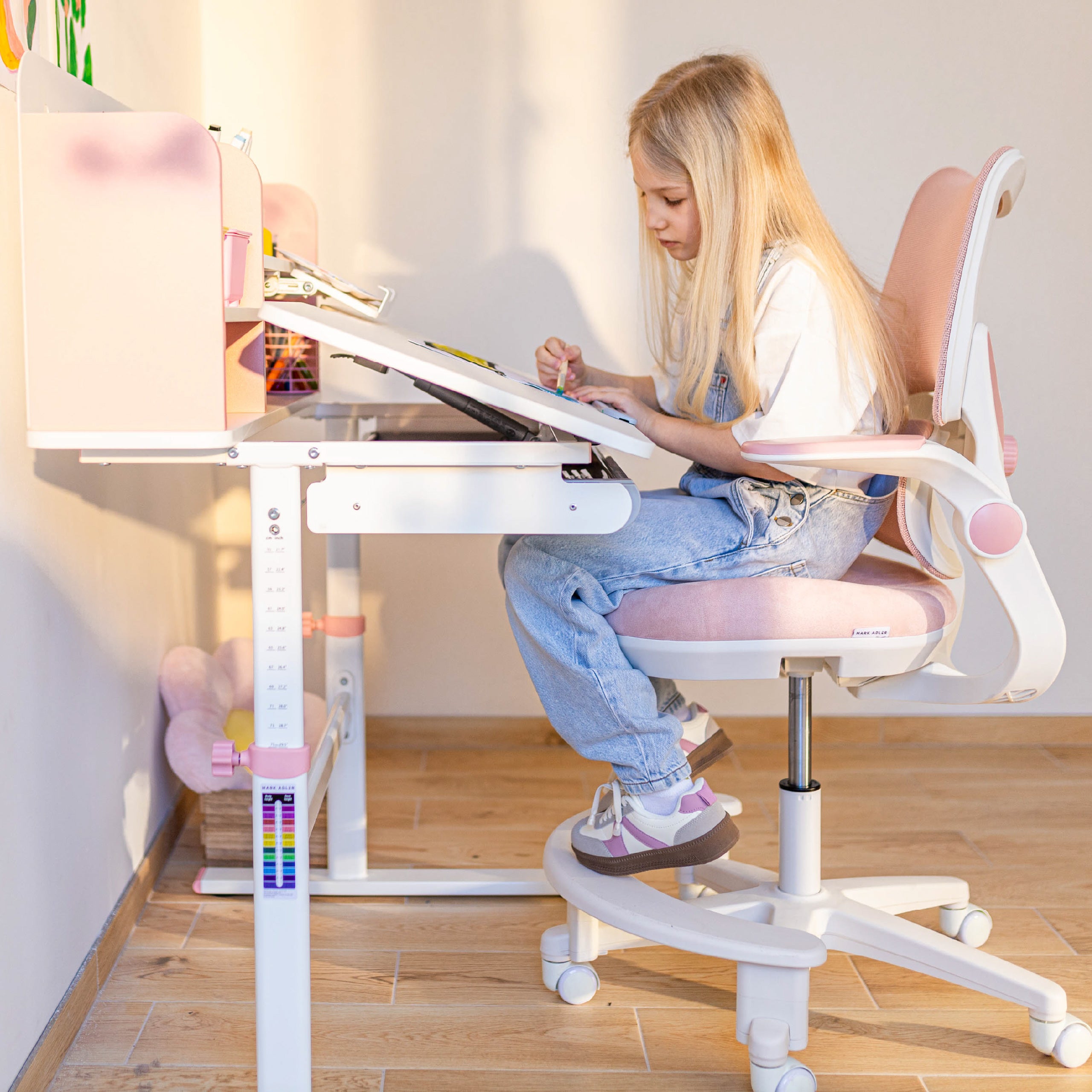 Poltrona da scrivania per bambini Mark Adler Junior 5.7 Pink