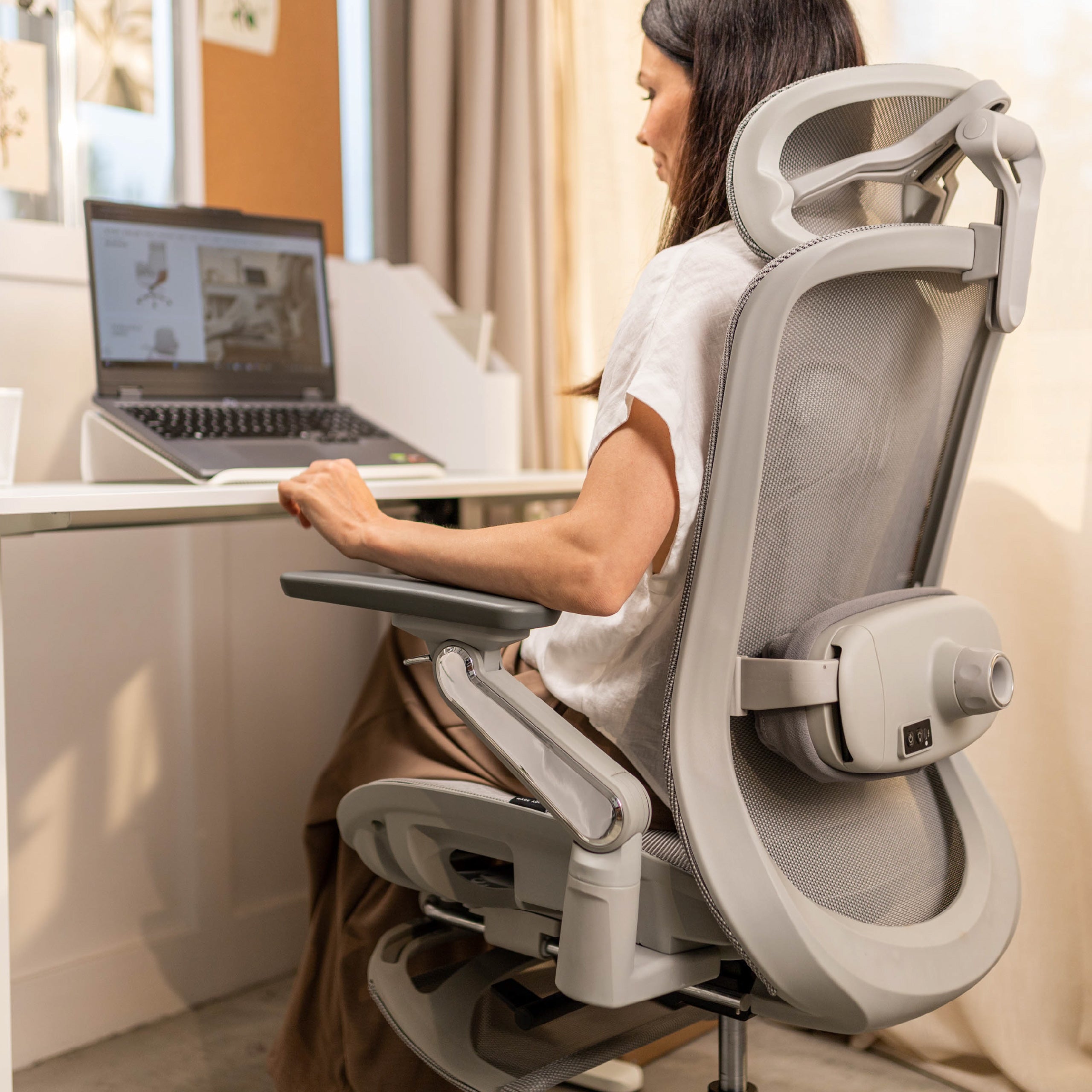 Poltrona ergonomica con funzione massaggio Mark Adler Leadpro 8.7 Grey